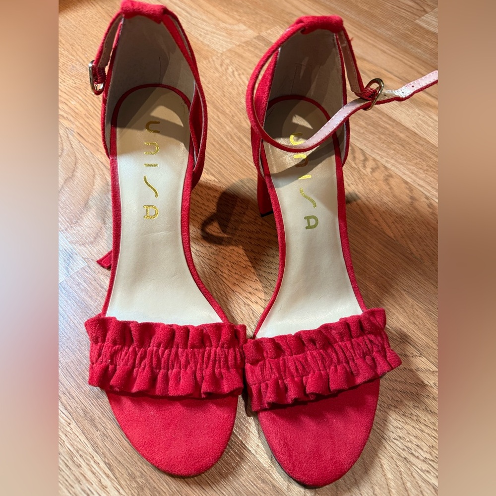 Unisa Red heel. Open toe. Velvet. Women’s. Size 8.